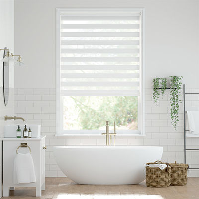 Grey Motorized Roman Blind Curtains PVC lamellierte Art für Wohnzimmer