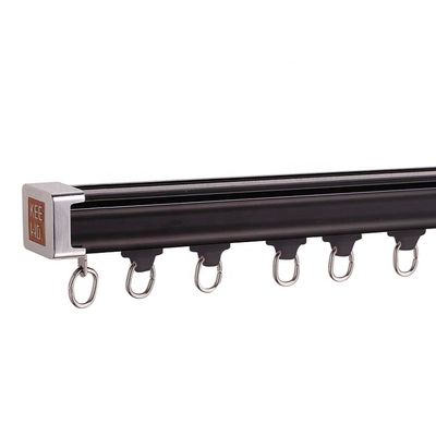 Einzelne doppelte Decke bereite der Schiffsversorgung weiße schwarze Farbbrachte Aluminiumvorhangbahn an