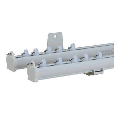 Moderne stille Vorhang-Bahn-Decke angebracht mit Elektrophorese