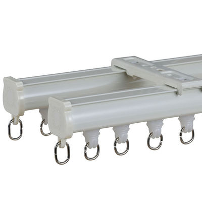 Moderne stille Vorhang-Bahn-Decke angebracht mit Elektrophorese