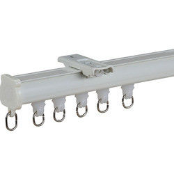 Moderne stille Vorhang-Bahn-Decke angebracht mit Elektrophorese