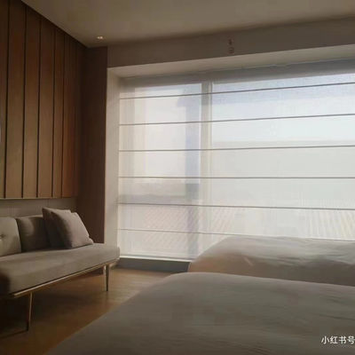 Horizontaler intelligenter Roman Blind Curtains Manual Control für Wohnzimmer