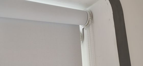 Sonnenlicht-Gewebe 5% offener Rate Fabric Roller Shutter Window zur Balkon-Handbuch-Steuerung