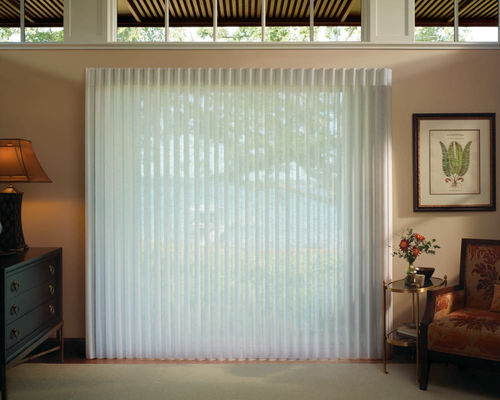 Weißes intelligentes Jalousie-Wohnzimmer-elektrischer schattierender Lichtschutz, der transparente Landschaft verdunkelt
